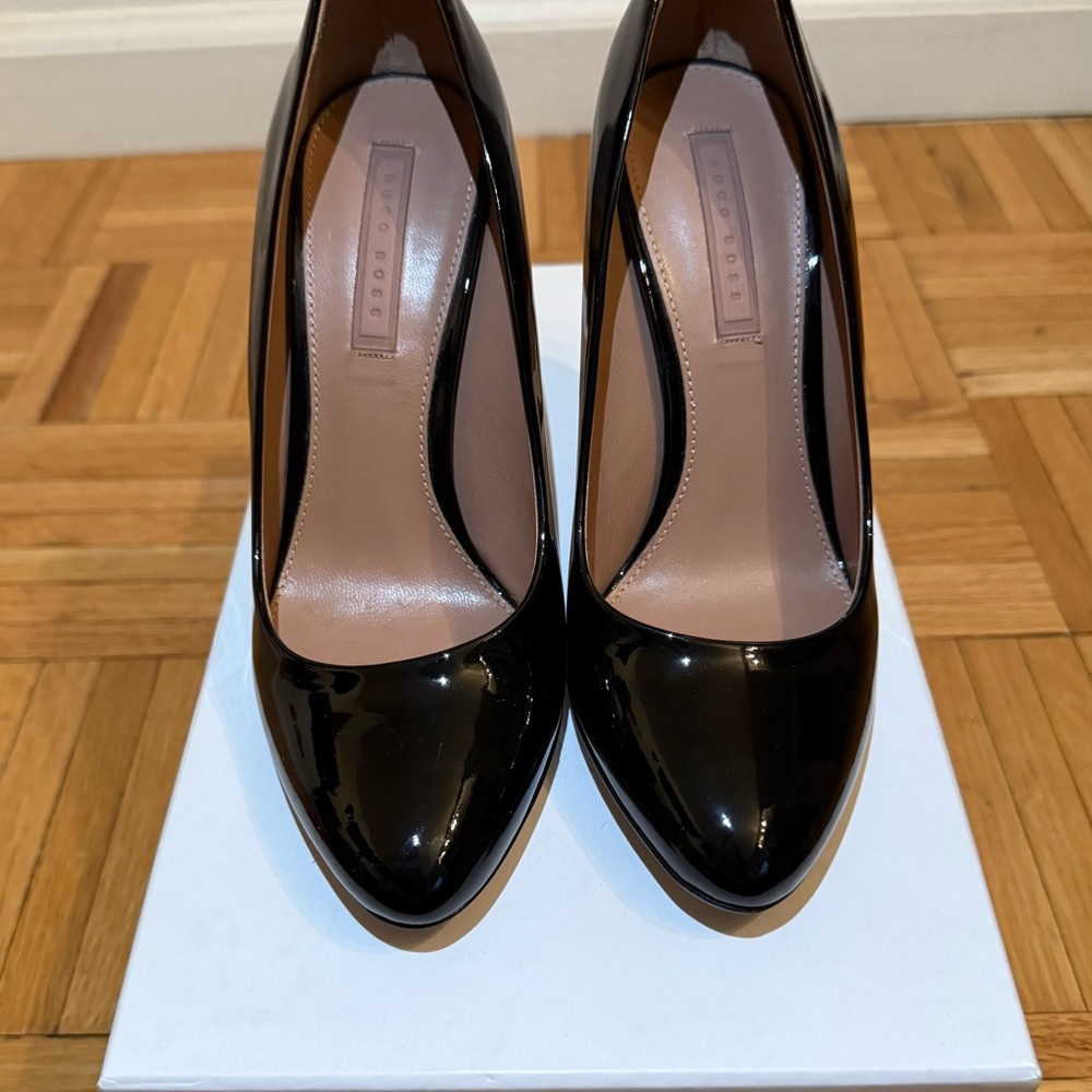 BOSS - Staple Patent Heel (6.5M)